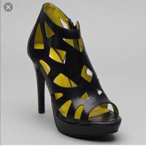 Pour La Victoire Cutout Ankle Booties